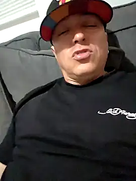 Snapshot of DoggiiDick chatting on April 1, 1:39 am DoggiiDick online show from April 1, 1:39 am