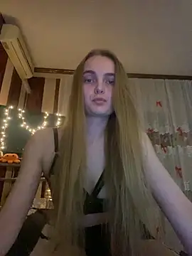 LunaVey online show from May 12, 6:38 pm