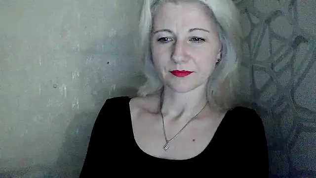 Snapshot of Katerina-Kissa chatting on April 7, 5:46 pm Katerina-Kissa online show from April 7, 5:46 pm