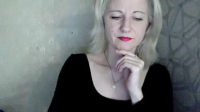 Snapshot of Katerina-Kissa chatting on April 18, 7:58 pm Katerina-Kissa online show from April 18, 7:58 pm