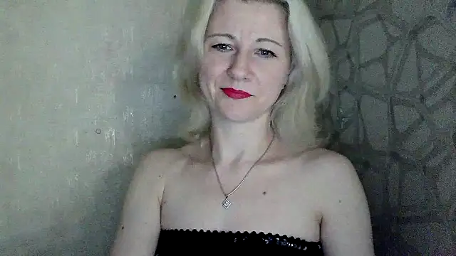 Snapshot of Katerina-Kissa chatting on April 19, 6:32 pm Katerina-Kissa online show from April 19, 6:32 pm