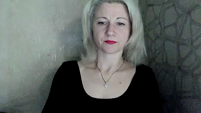 Snapshot of Katerina-Kissa chatting on May 6, 6:02 pm Katerina-Kissa online show from May 6, 6:02 pm