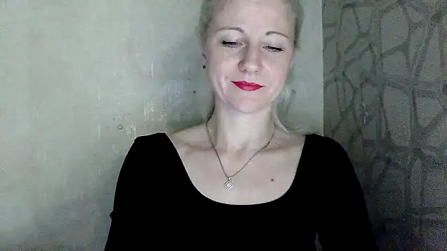 Snapshot of Katerina-Kissa chatting on May 7, 6:46 pm Katerina-Kissa online show from May 7, 6:46 pm
