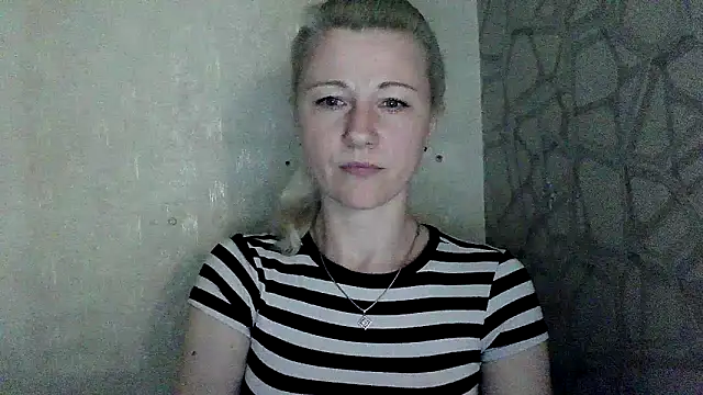 Snapshot of Katerina-Kissa chatting on May 9, 6:24 pm Katerina-Kissa online show from May 9, 6:24 pm