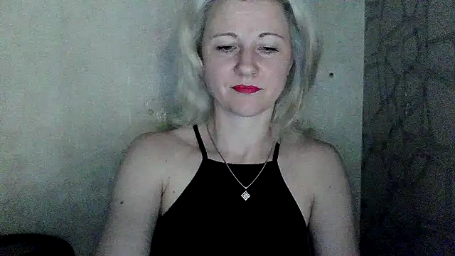 Snapshot of Katerina-Kissa chatting on May 10, 6:13 pm Katerina-Kissa online show from May 10, 6:13 pm