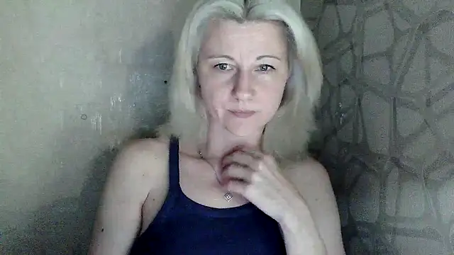 Snapshot of Katerina-Kissa chatting on May 12, 6:27 pm Katerina-Kissa online show from May 12, 6:27 pm