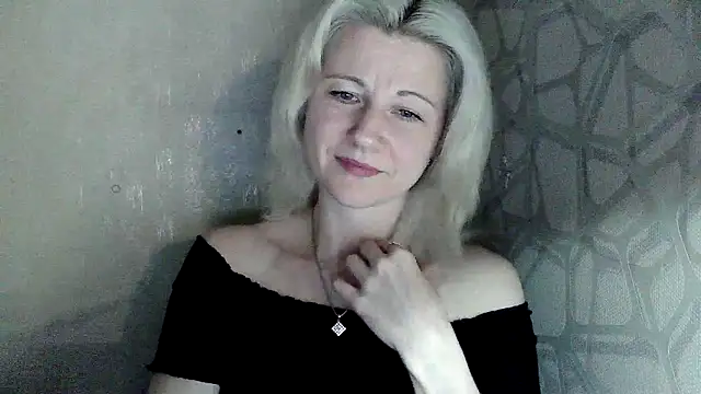 Snapshot of Katerina-Kissa chatting on May 15, 6:37 pm Katerina-Kissa online show from May 15, 6:37 pm