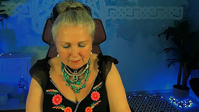 LilaMaharani online show from May 18, 1:06 pm