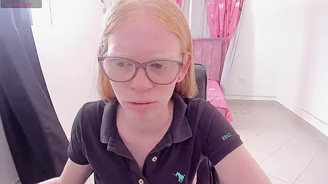 Snapshot of Albingirl chatting on March 31, 7:25 pm Albingirl online show from March 31, 7:25 pm