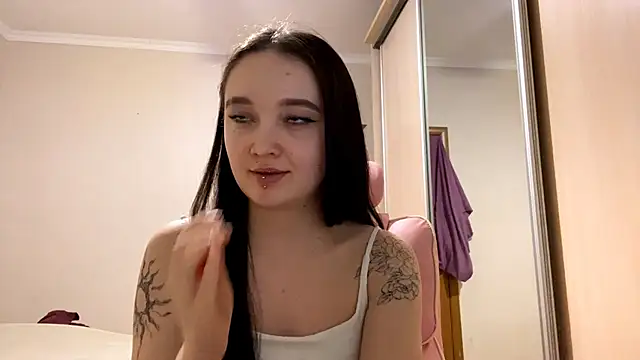 Snapshot of TrulaPhay chatting on March 5, 4:25 pm TrulaPhay online show from March 5, 4:25 pm