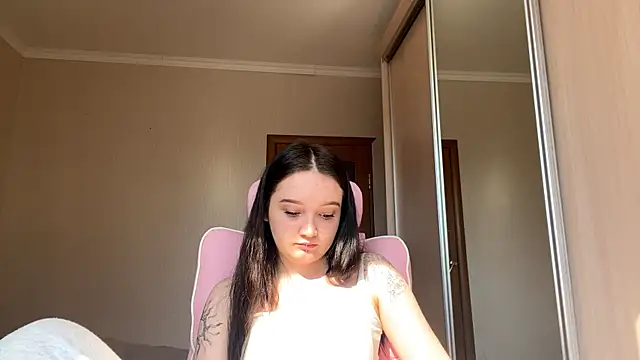 Snapshot of TrulaPhay chatting on March 21, 8:19 am TrulaPhay online show from March 21, 8:19 am