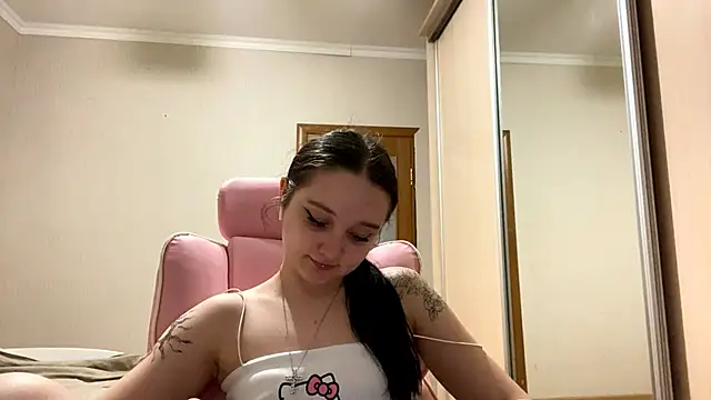 Snapshot of TrulaPhay chatting on March 23, 2:32 pm TrulaPhay online show from March 23, 2:32 pm