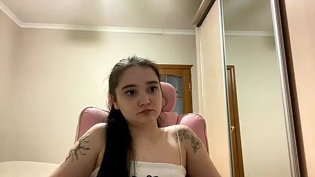 Snapshot of TrulaPhay chatting on March 24, 3:28 pm TrulaPhay online show from March 24, 3:28 pm