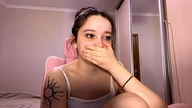 Snapshot of TrulaPhay chatting on March 31, 2:06 pm TrulaPhay online show from March 31, 2:06 pm