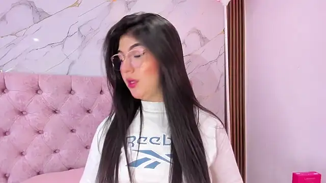 AbrilQuintana  online show from May 15, 11:39 am