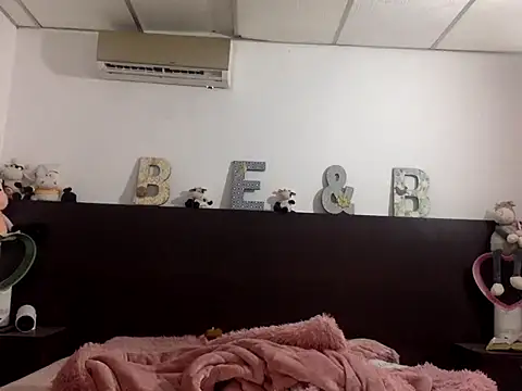 Snapshot of mommy-Milf chatting on March 8, 2:43 pm mommy-Milf online show from March 8, 2:43 pm