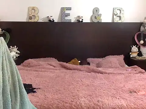 Snapshot of mommy-Milf chatting on March 25, 1:44 am mommy-Milf online show from March 25, 1:44 am