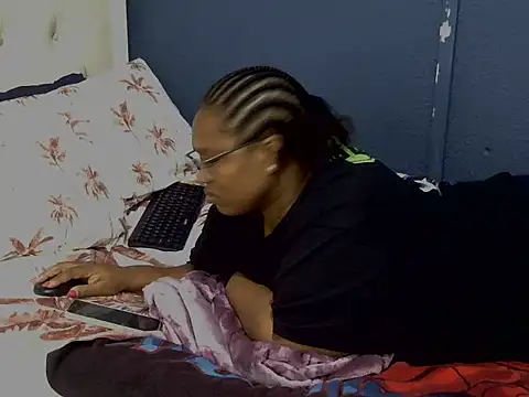 Snapshot of Cuddle_Zee chatting on May 6, 2:29 am Cuddle Zee online show from May 6, 2:29 am