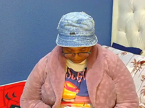 Snapshot of Cuddle_Zee chatting on May 13, 4:26 pm Cuddle Zee online show from May 13, 4:26 pm