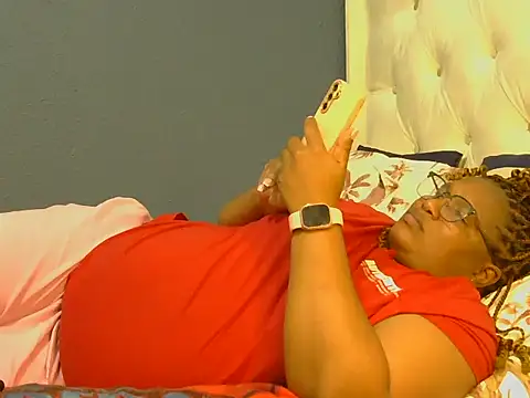 Snapshot of Cuddle_Zee chatting on May 16, 7:45 pm Cuddle Zee online show from May 16, 7:45 pm