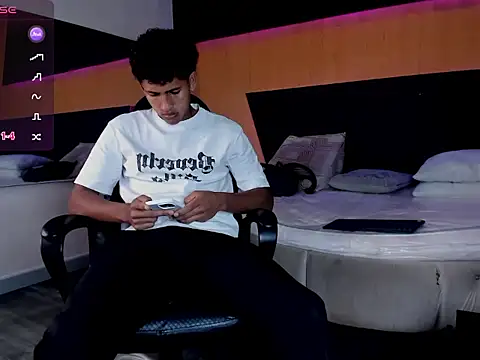 james lee2 online show from March 27, 7:13 pm