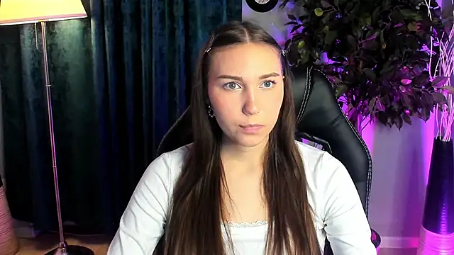 OliviaLang online show from March 20, 11:15 am