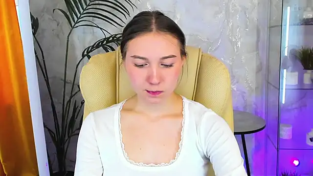 OliviaLang online show from March 26, 11:27 am