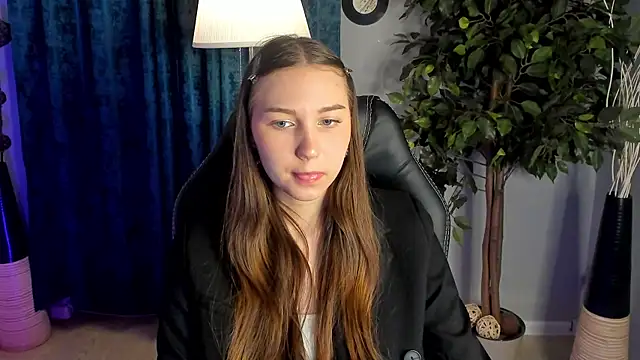 OliviaLang online show from March 27, 11:32 am