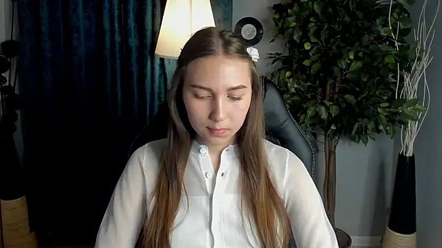 OliviaLang online show from March 31, 2:28 pm