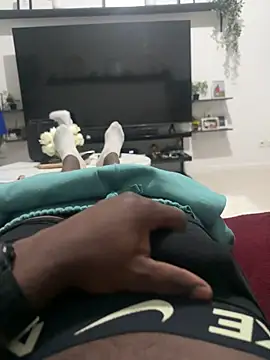 Snapshot of simens76 chatting on March 8, 12:19 am simens76 online show from March 8, 12:19 am