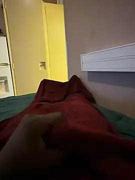 Snapshot of simens76 chatting on April 4, 8:12 am simens76 online show from April 4, 8:12 am