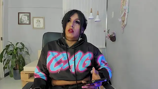 Nahomy Collins  online show from March 13, 7:31 pm