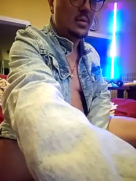 Snapshot of TY-W93 chatting on March 30, 4:02 am TY-W93 online show from March 30, 4:02 am