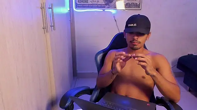 jossi12345j online show from May 15, 1:07 pm