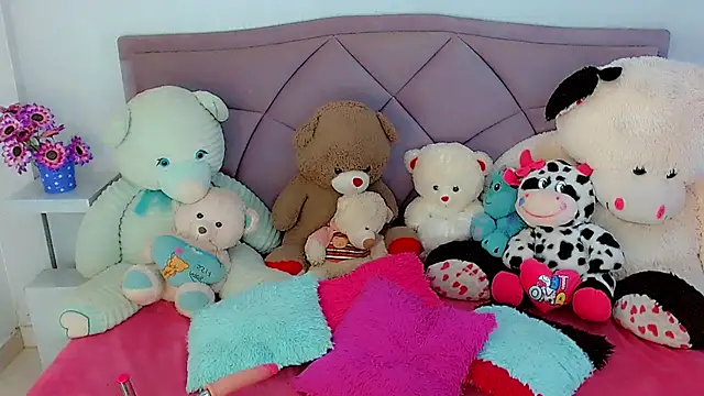 Snapshot of catriona_queen16 chatting on March 9, 12:25 am catriona queen16 online show from March 9, 12:25 am