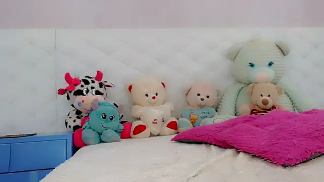 Snapshot of catriona_queen16 chatting on March 20, 3:44 am catriona queen16 online show from March 20, 3:44 am