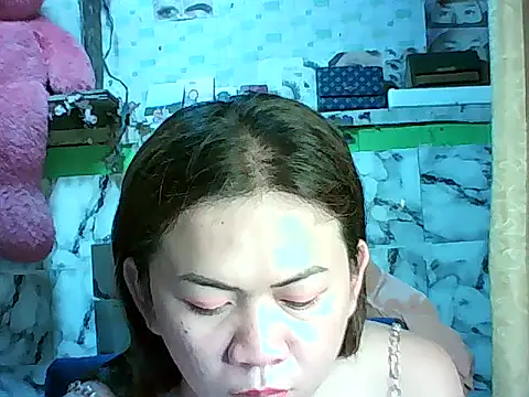 Snapshot of ur_lovelychen chatting on April 1, 3:18 am ur lovelychen online show from April 1, 3:18 am