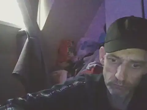 Snapshot of DOUBLETROUBLE7773 chatting on April 4, 6:22 am DOUBLETROUBLE7773 online show from April 4, 6:22 am