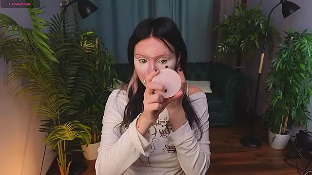 kittenlolla online show from March 20, 5:12 am