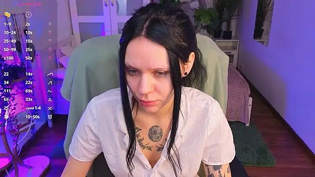 kittenlolla online show from April 29, 5:44 am