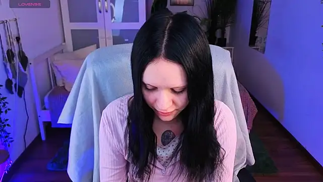 kittenlolla online show from May 7, 5:24 am