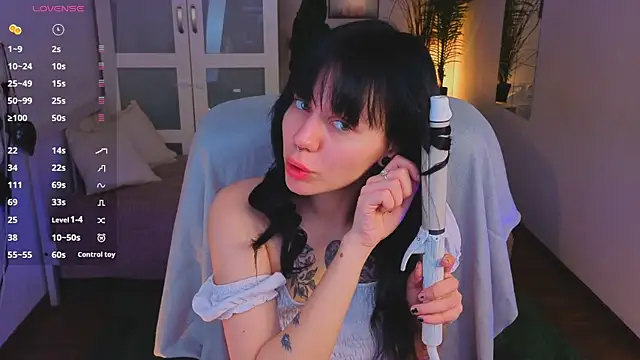 kittenlolla online show from May 17, 5:49 am