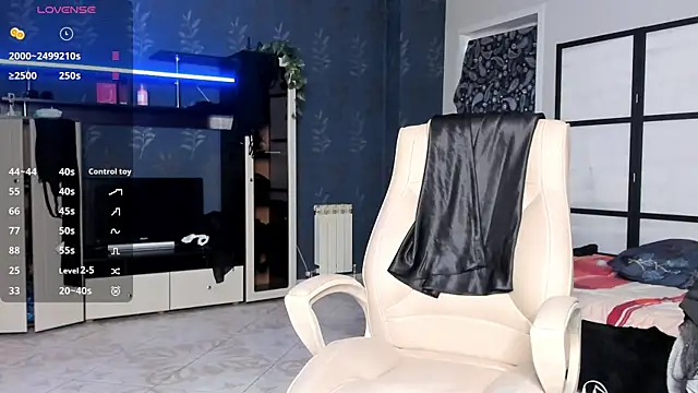 Lucky Milf online show from May 6, 10:53 am