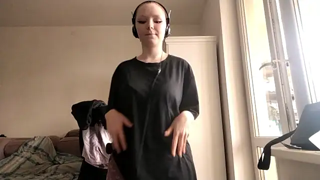 Snapshot of velyraxis chatting on March 12, 1:06 pm velyraxis online show from March 12, 1:06 pm