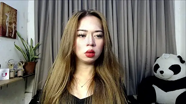 Snapshot of Seductive_sophie chatting on March 17, 2:05 am Seductive sophie online show from March 17, 2:05 am