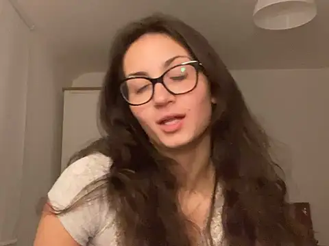 Snapshot of Ellamay06 chatting on March 3, 9:21 pm Ellamay06 online show from March 3, 9:21 pm