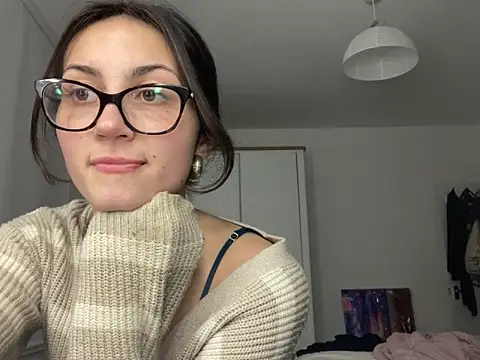 Snapshot of Ellamay06 chatting on March 9, 9:19 pm Ellamay06 online show from March 9, 9:19 pm