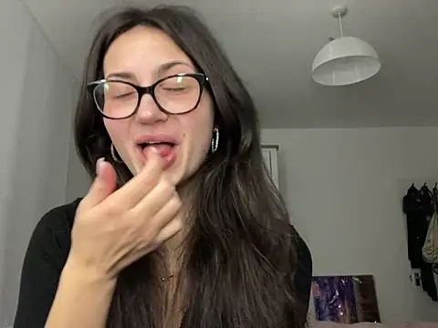 Snapshot of Ellamay06 chatting on March 28, 9:14 pm Ellamay06 online show from March 28, 9:14 pm