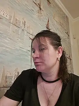 LaraHarper online show from May 6, 9:53 pm