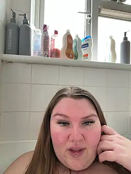 Snapshot of BeeMay22 chatting on March 10, 9:36 am BeeMay22 online show from March 10, 9:36 am